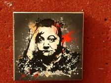 PIN'S  COLUCHE - 10 EX - FOND