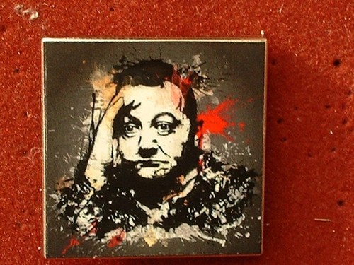 Pin coluche ex fond - ex,