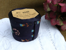 MERCERIE ANCIENNE - 5 MÈTRES DE RUBAN EN RAYONNE PEINT À LA MAIN  JAMAIS UTILISÉ