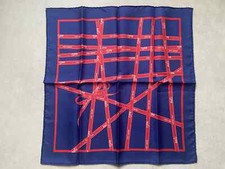 Foulard carré Hermès en soie