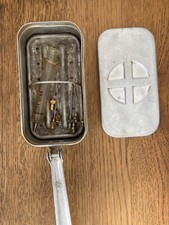 ANCIEN STERILISATEUR (militaire ?)  + SERINGUE SEIM+ AIGUILLES