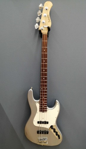 Guitare basse électrique