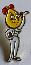 Pin's ESSO Mme goutte d'huile	S4