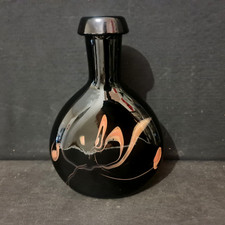 Ancienne carafe en verre noir