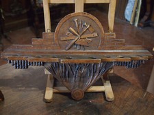 PRESENTOIR MURAL EN BOIS  SCULPTE  PREVU  POUR 8  PIPES