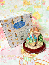 Statue Peter rabbit Pierre lapin The world of Beatrix Potter Miss Potter