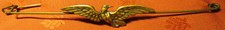EPINGLE pour JUPE ou KILT ancienne ornée AIGLE  laiton embossé MERCERIE ancienne