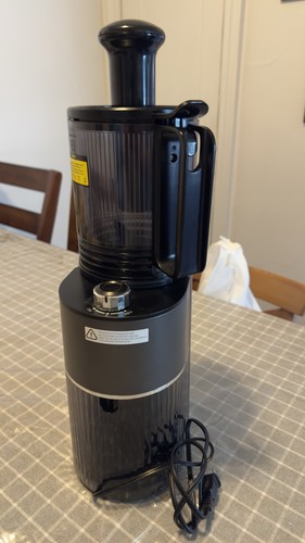 Slow masticating juicer - slow,