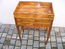 Charmant petit meuble d'appoint en noyer massif époque Directoire