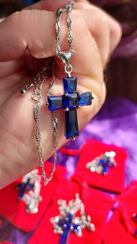 Collier avec pendentif croix