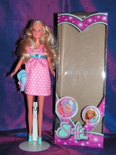 BARBIE , STEFFI  ou AUTRE  ENCEINTE    n° 50025  FAMILLE HEUREUSE   2005