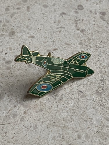 Pin avion - pin’s, ••