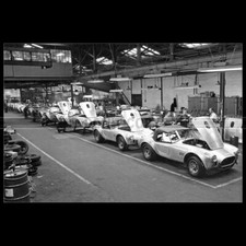 Photo A.002414 AC SHELBY COBRA 427 ASSEMBLY LINE 1964