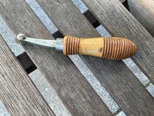 ancien outil pour couturier ou