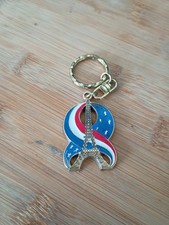 1 porte clés Paris  Tour Eiffel ( avec ancien prix en Francs     )