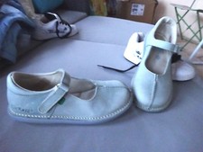 SANDALLE KICKERS FERMEE BLEU CIEL CHIC EN CUIR  A SCRATCH P 33