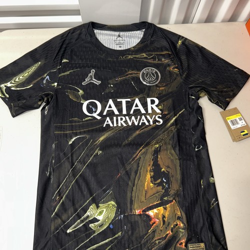 New nike paris - sz, s