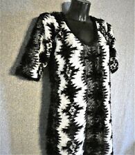 Magnifique Pull tunique noir/écru. Motifs chinés T: 42/44