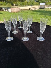 BELLE SERIE DE 6 FLUTES A CHAMPAGNE EN CRISTAL DE SAINT LOUIS MODELE CHANTILLY