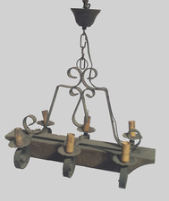 lustre en fontede fer massif plus bois massif six bras de lumière .XX siècle.