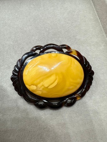 Broche pendentif ambre