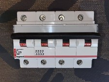 DISJONCTEUR TETRAPOLAIRE 4POLE