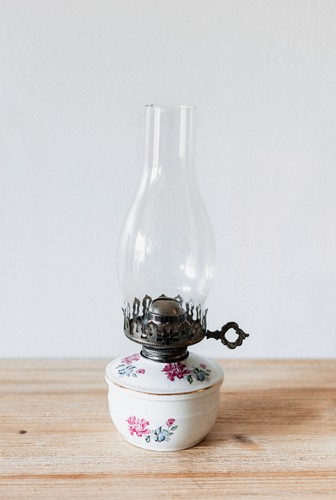 Jolie lampe pétrole - à,