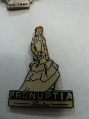 Pin pronuptia paris - pin's,