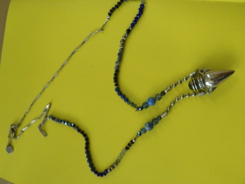 Collier long - , (chaîne)