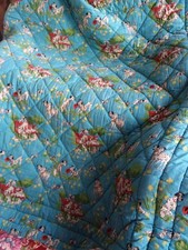 COUVRE LIT COUVERTURE PIQUEE  VINTAGE 101 DALMATIENS ANNÉES 70 1,80X 1,80