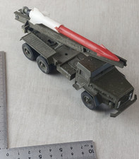 Ancien camion militaire, lance