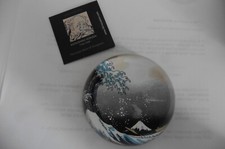 Presse papier en verre La grande vague de Hokusai Art Japonais Boutiques Musées