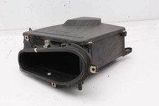 Boîtier de montage radio pour