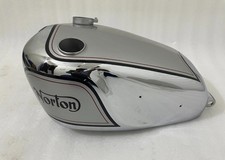Réservoir d'essence Norton Dominator modèle 7 en acier peint en argent et chr...