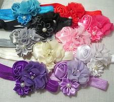 B13 - BANDEAU EXTENSIBLE SERRE TÊTE CHEVEUX 3 FLEURS PERLE  MARIAGE ENFANT FEMME