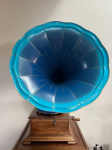 Ancien gramophone pavillon - à,
