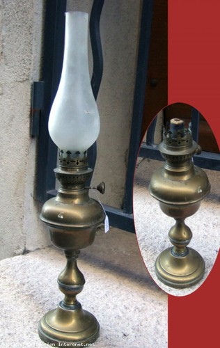 Ancienne lampe pétrole - à,