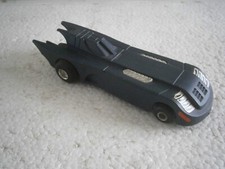 VOITURE DE CIRCUIT ELECTRIQUE BATMOBILE DE BATMAN (POLISTIL)