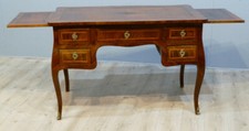Bureau Plat De Milieu En Noyer Et Marqueterie Louis XV, époque XVIII ème 