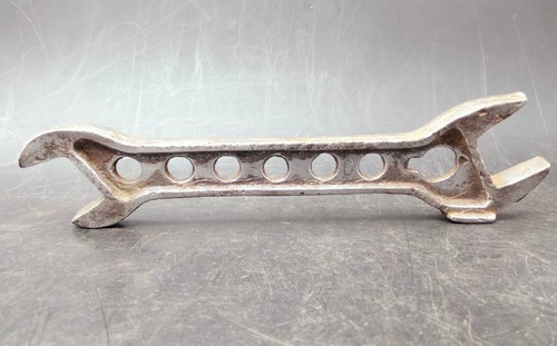 Outil clé plate ancien - outil,