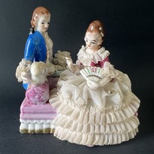 Figurine couple et petit chien