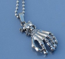 Collier metal pendentif main