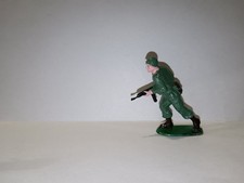 GUILBERT militaire # chargeant mitraillette