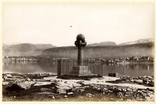 J.V., Norway, Meridian Column