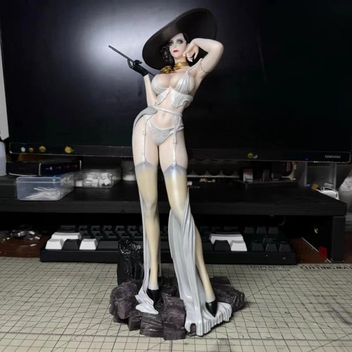 Figurine lady dimitrescu - lady,