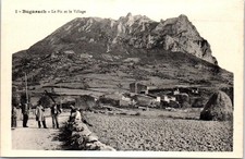 11 BUGARACH - le pic et le village