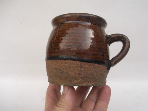 Ancien petit pot - , a