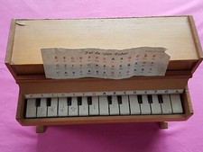 JOUET PIANO BOIS VINTAGE ANNEES 60