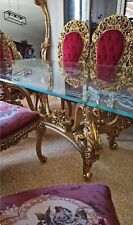 Salon Baroque (table dorée avec moulures et ses 8 chaises).