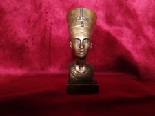 Jolie petite statuette en bronze : NEFERTITI.